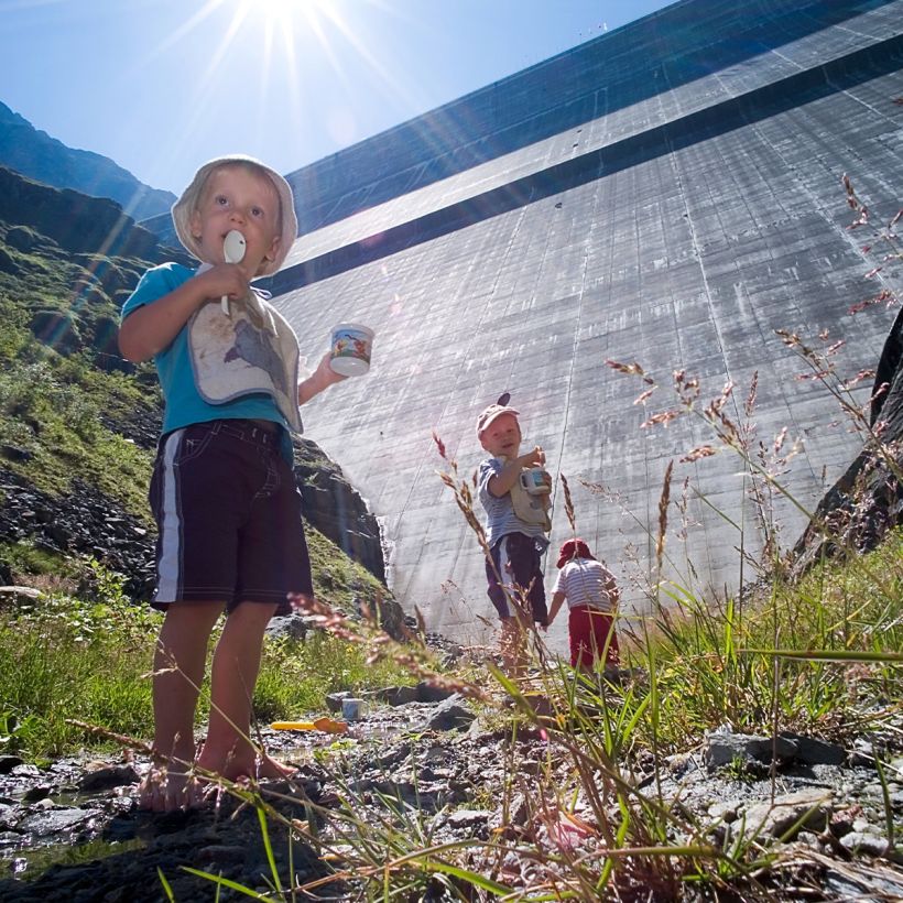 barrage de la grande dixence avec les enfants