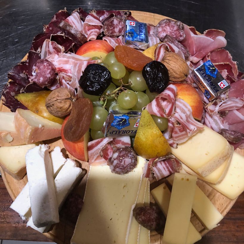 assiette valaisanne à la cave de tous vents à Sion