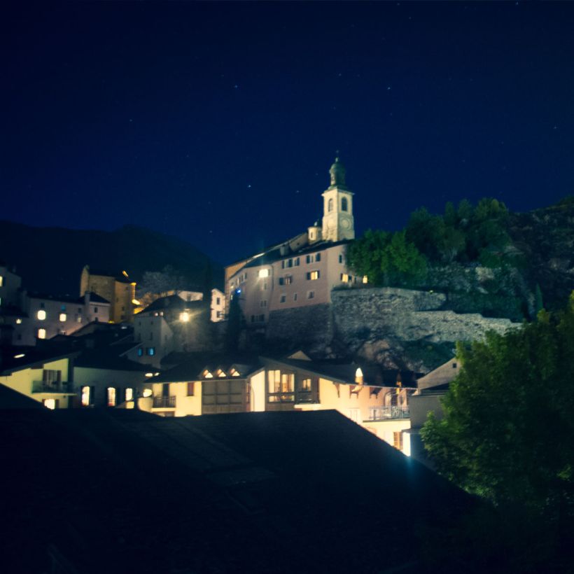 vue de nuit sur l'église des Jésuites