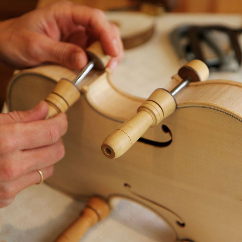 fabrication d'un violon par le luthier